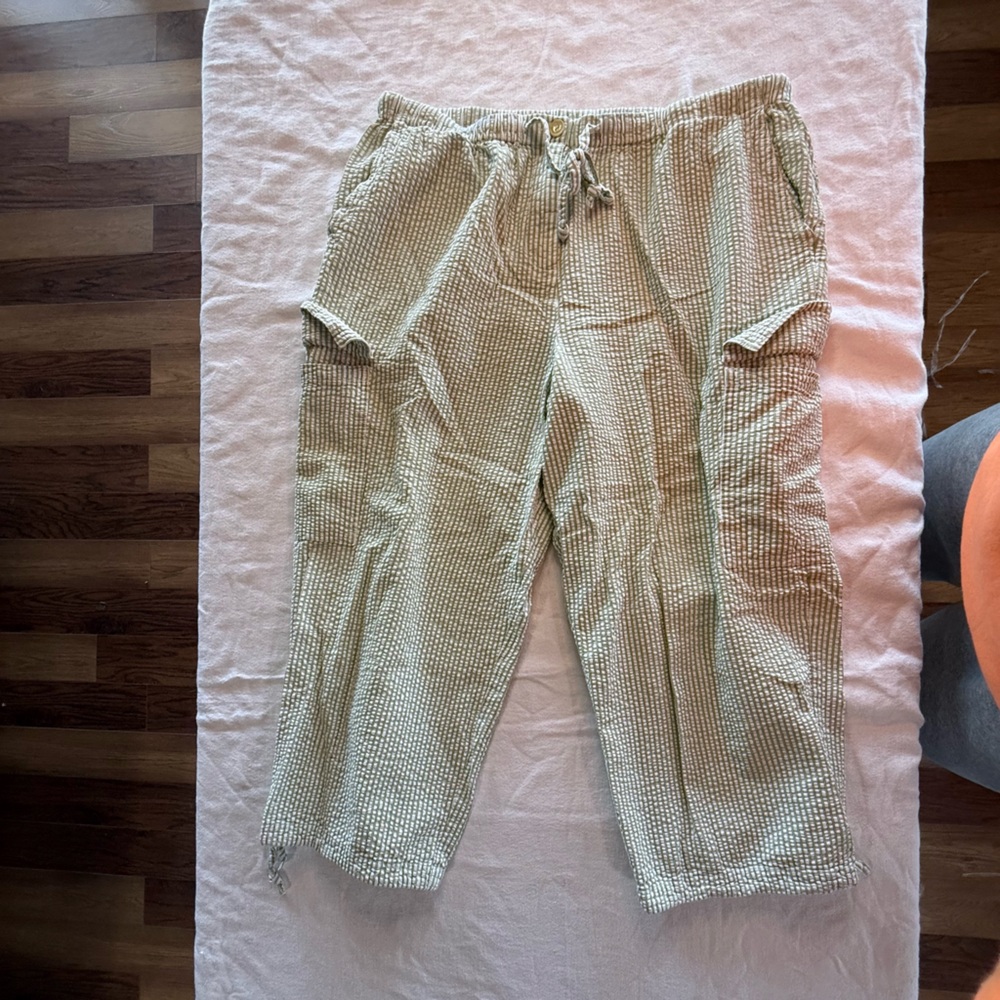 Christopher &‎ Banks Women's Green Checkered Cropped Pants size large